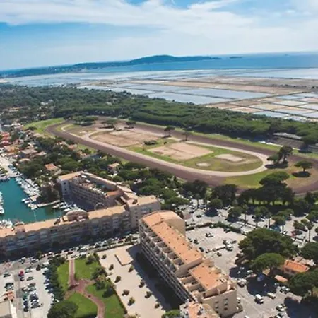 Appartement T2 Climatise Avec Piscine, Wifi, Terrasse Et Jardin Au Port De - Fr-1-335-194