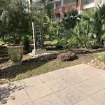 Apartment T2 Climatise Avec Piscine, Wifi, Terrasse Et Jardin Au Port De - Fr-1-335-194 Hyeres